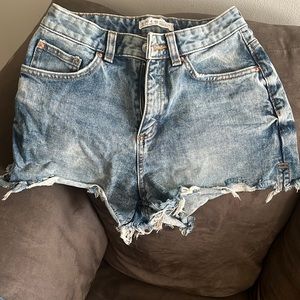 Pantalones corto destruidos